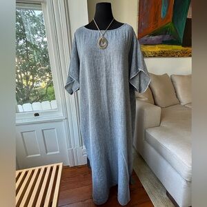 Luxury kaftan by LOOMIST, hand-loomed organic cotton, one-size fits all.